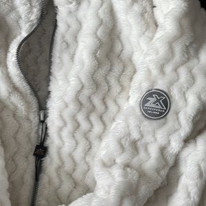 Selling a Zeroxposur Zip up off-white,fluffy jacket. It’s never been worn.